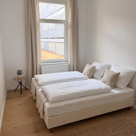 Schoene 2-zimmer Im Herzen Duesseldorfs * דיסלדורף