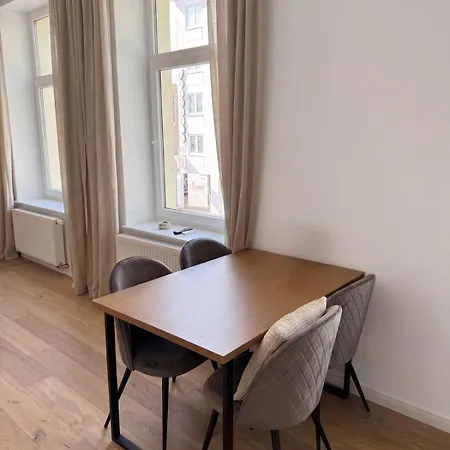 Schoene 2-zimmer Im Herzen Duesseldorfs דיסלדורף